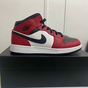 AIR JORDAN 1 CHICAGO TOE MID